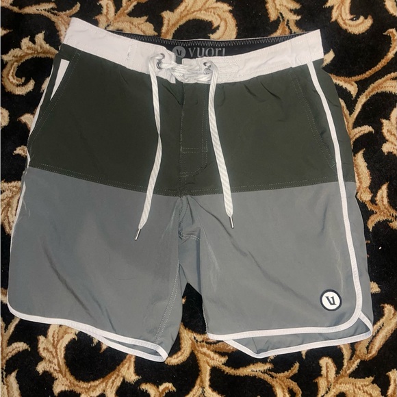 Vuori Men’s Cruise Boardshort V314 Green Multi Sz 28 - Picture 2 of 6